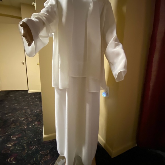 Formal Ivory 2 piece gown and jacket. - Picture 1 of 8